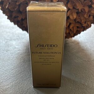 Shiseido Future Solution LX Universal Defense SPF 50+ read details